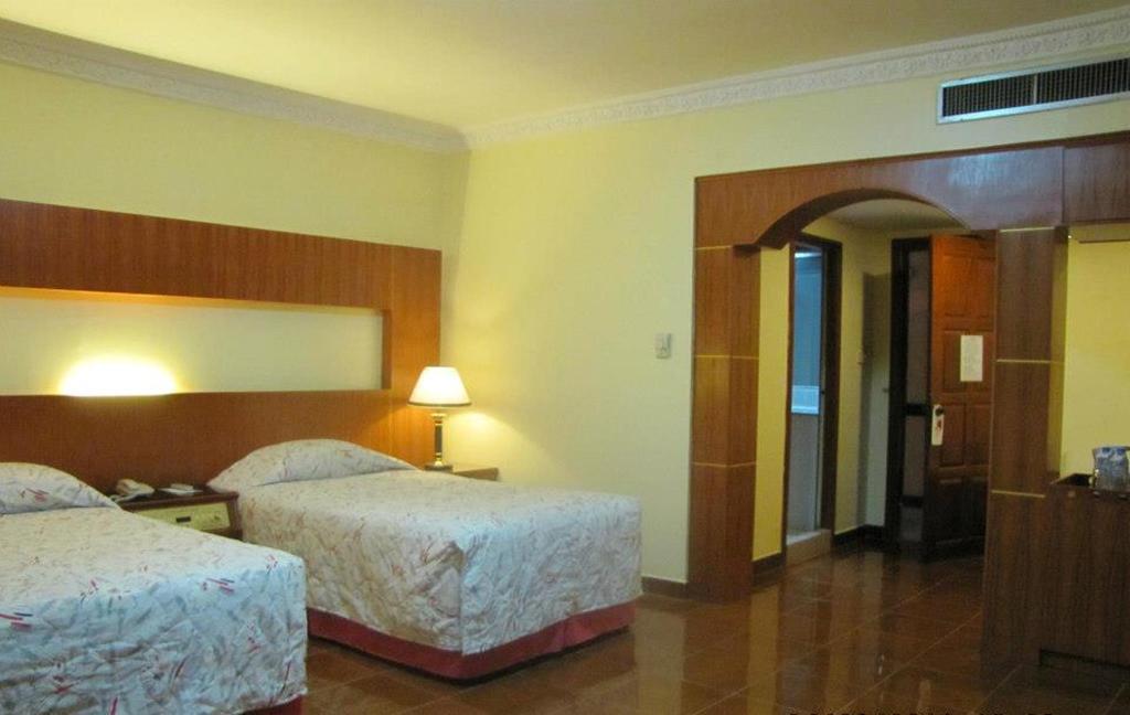 New York Hotel Phnom Penh Phòng bức ảnh