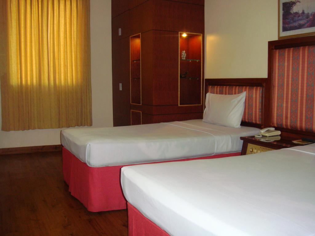 New York Hotel Phnom Penh Phòng bức ảnh